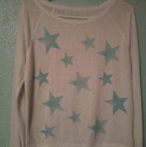Cute⭐Light weight cream sweater w/ stars on front